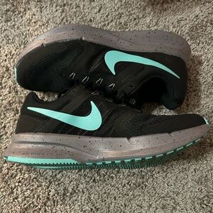 New Nike shoes size 9.5 w